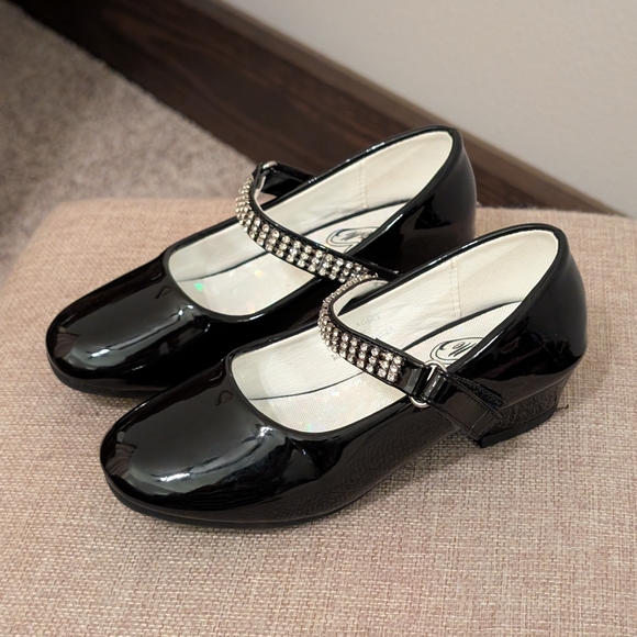 Girls Stelle Dress Shoes Black Patent Rhinestone Strap Small Heels Size 10 - Picture 6 of 6